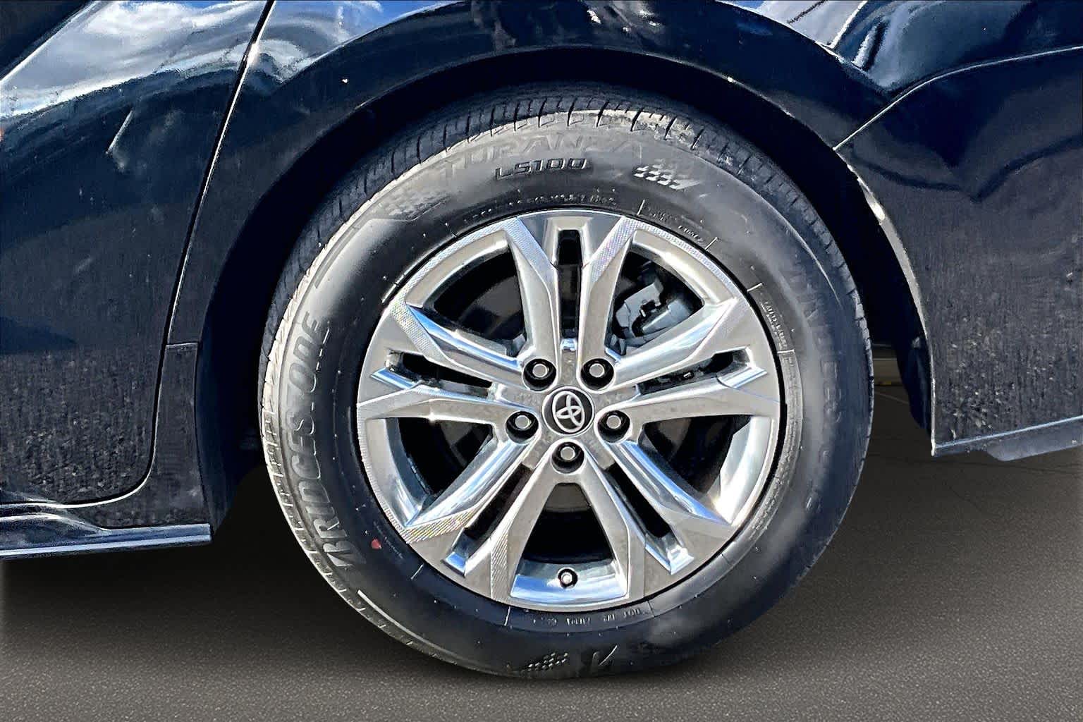 Thumbnail: 2022 Toyota Sienna - 36