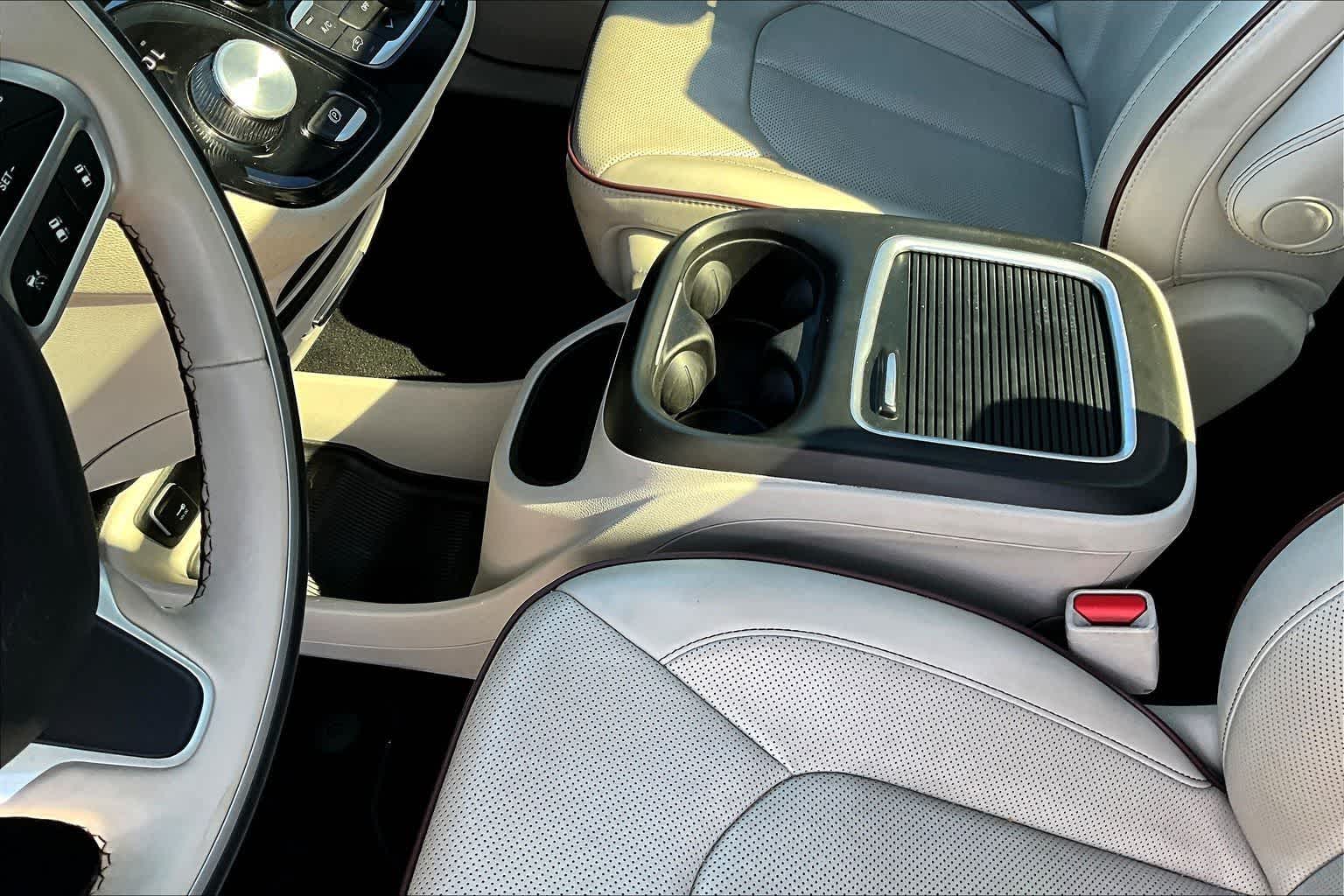 Thumbnail: 2020 Chrysler Pacifica - 17