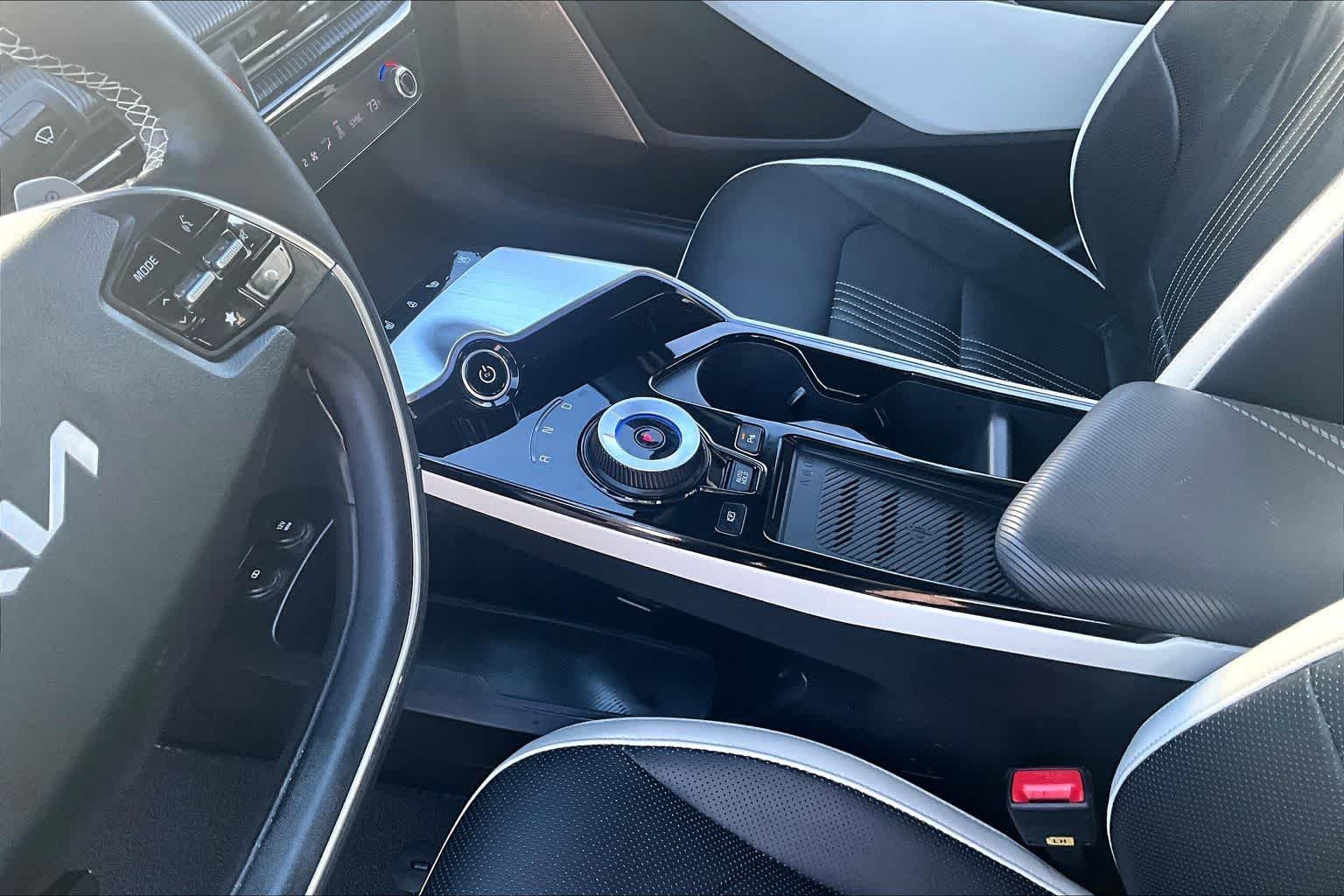 Thumbnail: 2023 Kia EV6 - 17