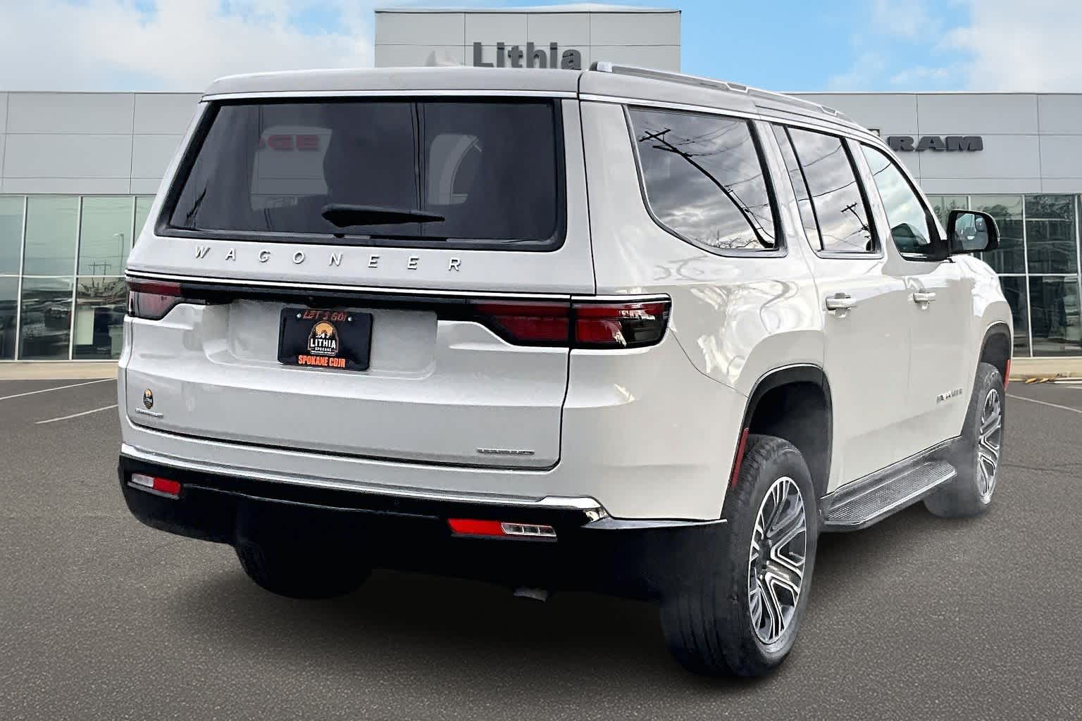 Thumbnail: 2022 Jeep Wagoneer - 23