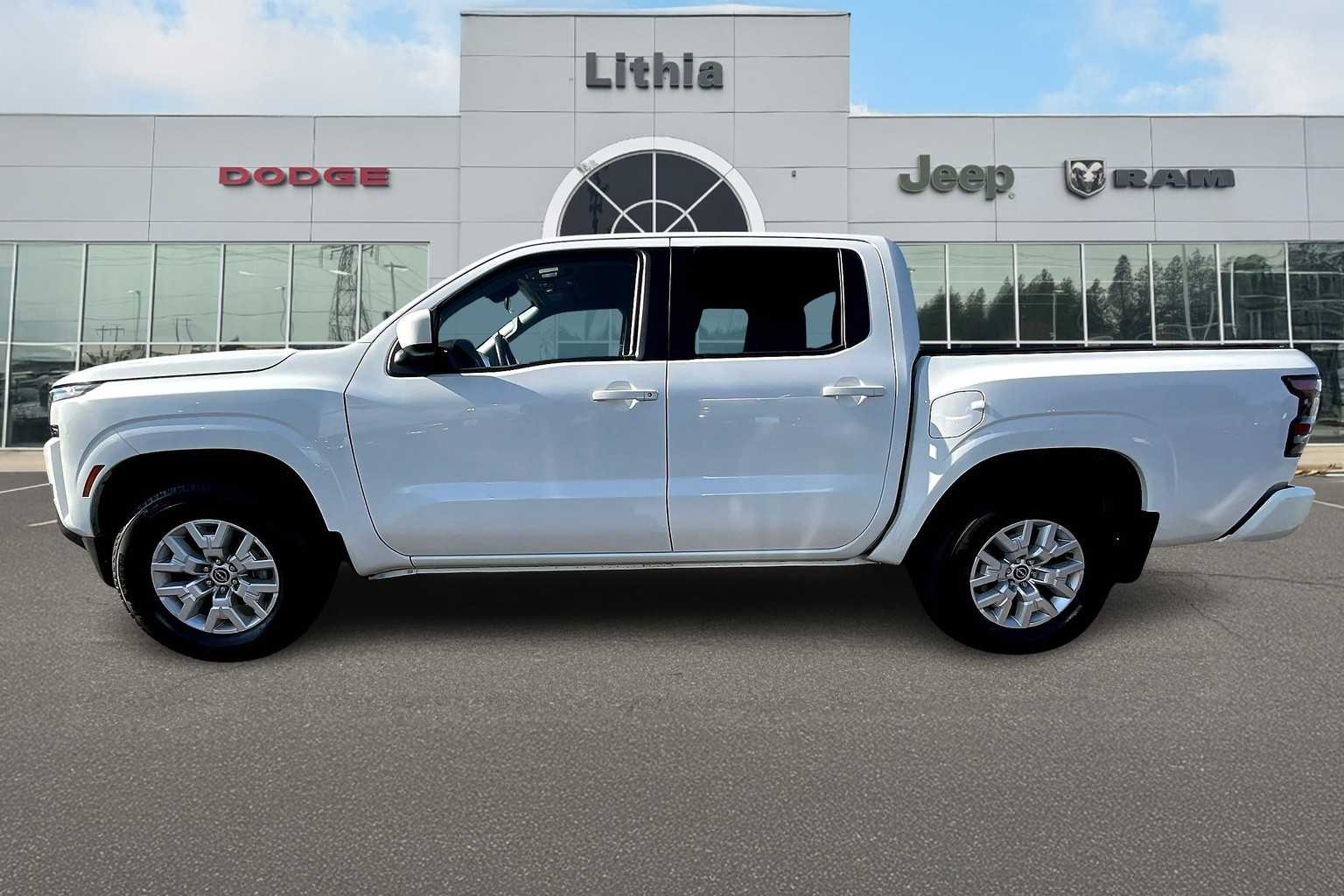 2022 Nissan Frontier SV photo 3