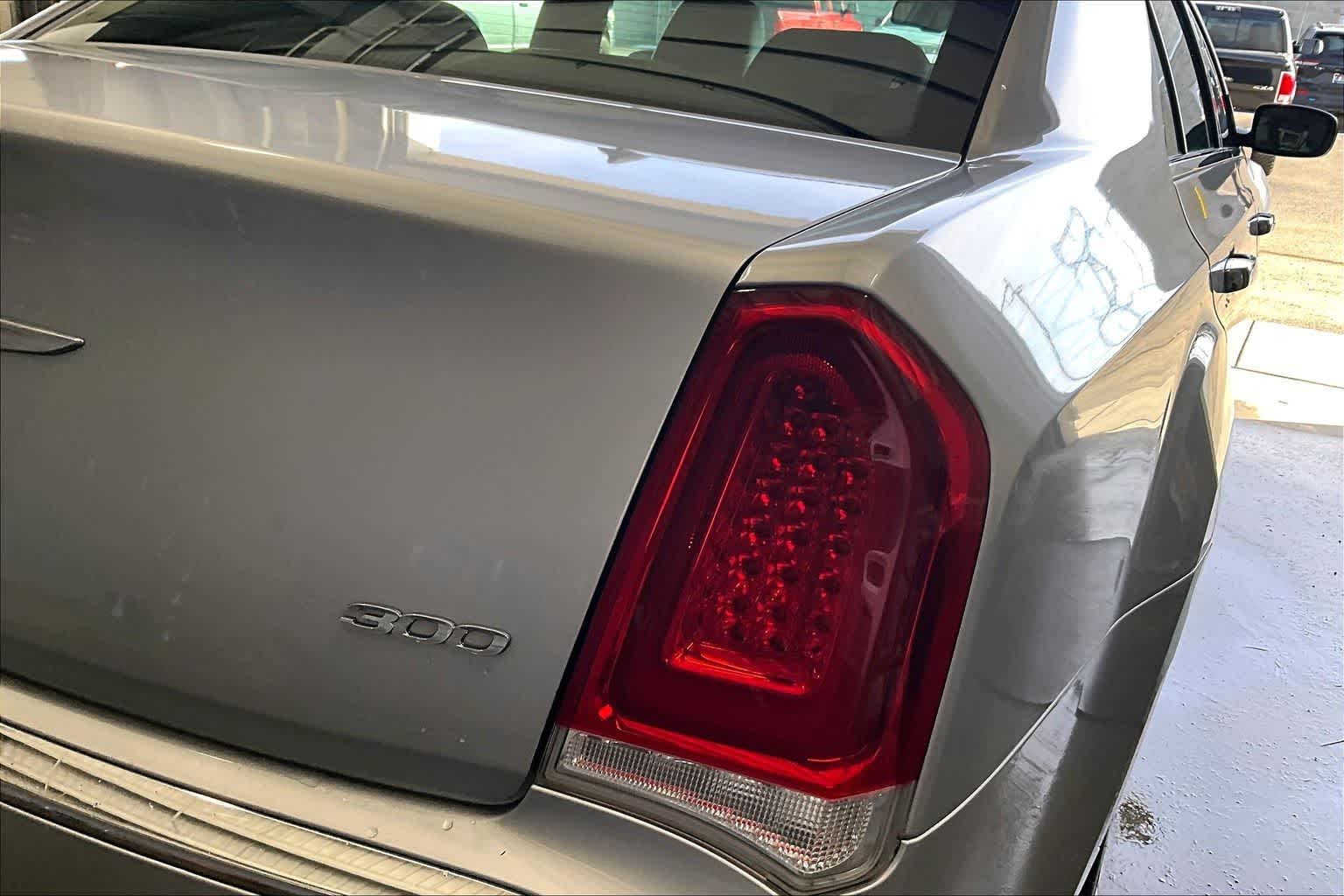 Thumbnail: 2020 Chrysler 300 - 32