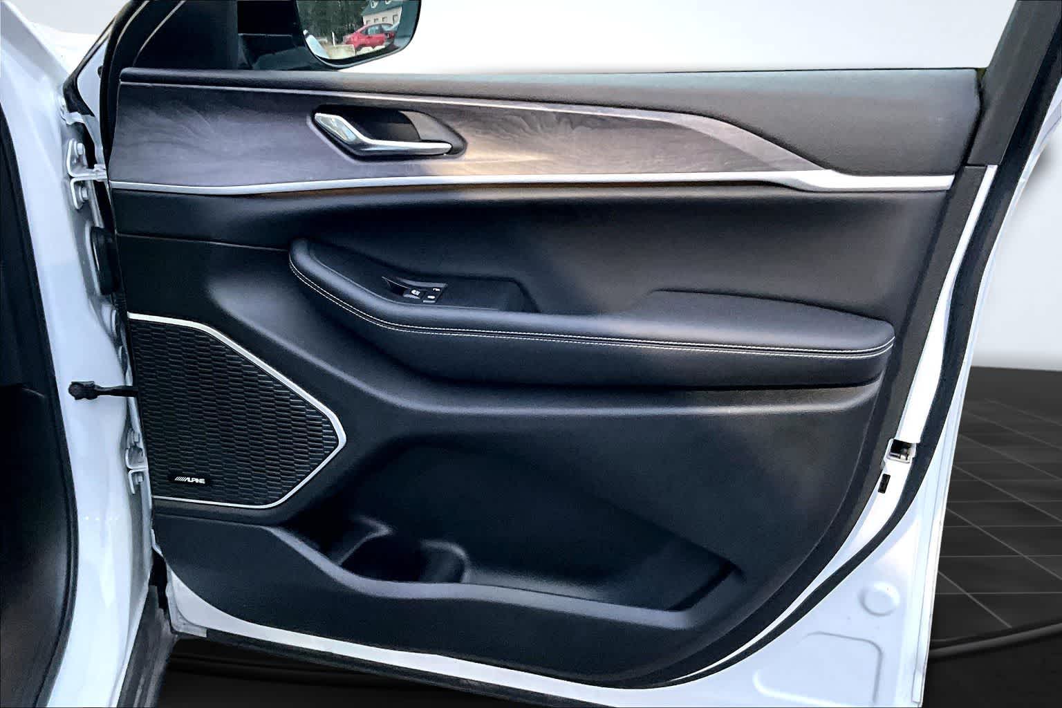 Thumbnail: 2022 Jeep Grand Cherokee - 29