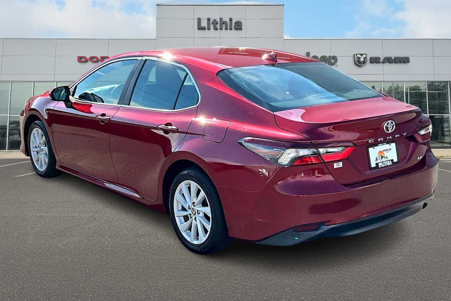 2022 Toyota Camry LE photo 3