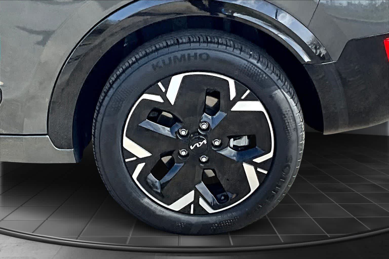 Thumbnail: 2024 Kia Niro - 36