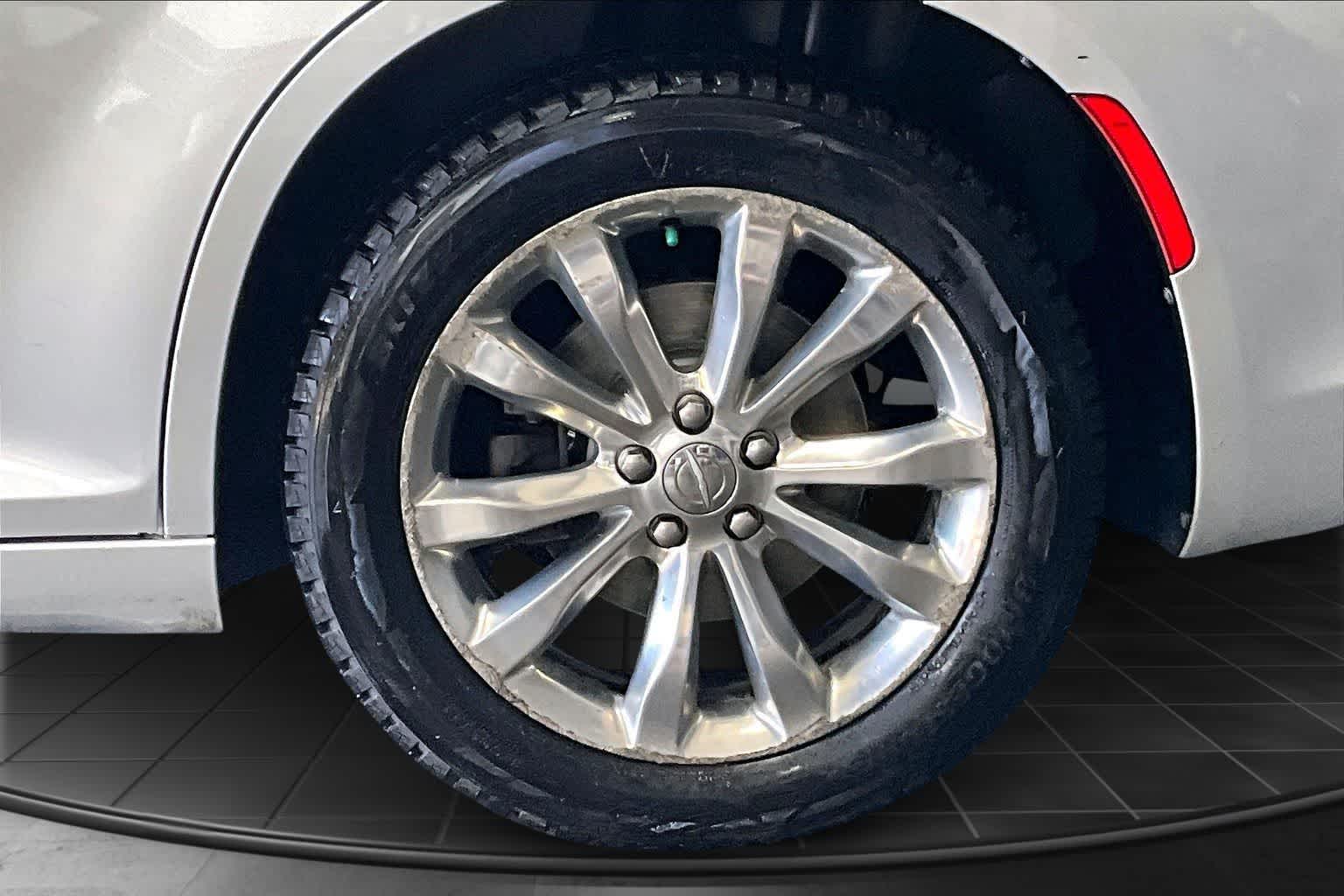 Thumbnail: 2020 Chrysler 300 - 36