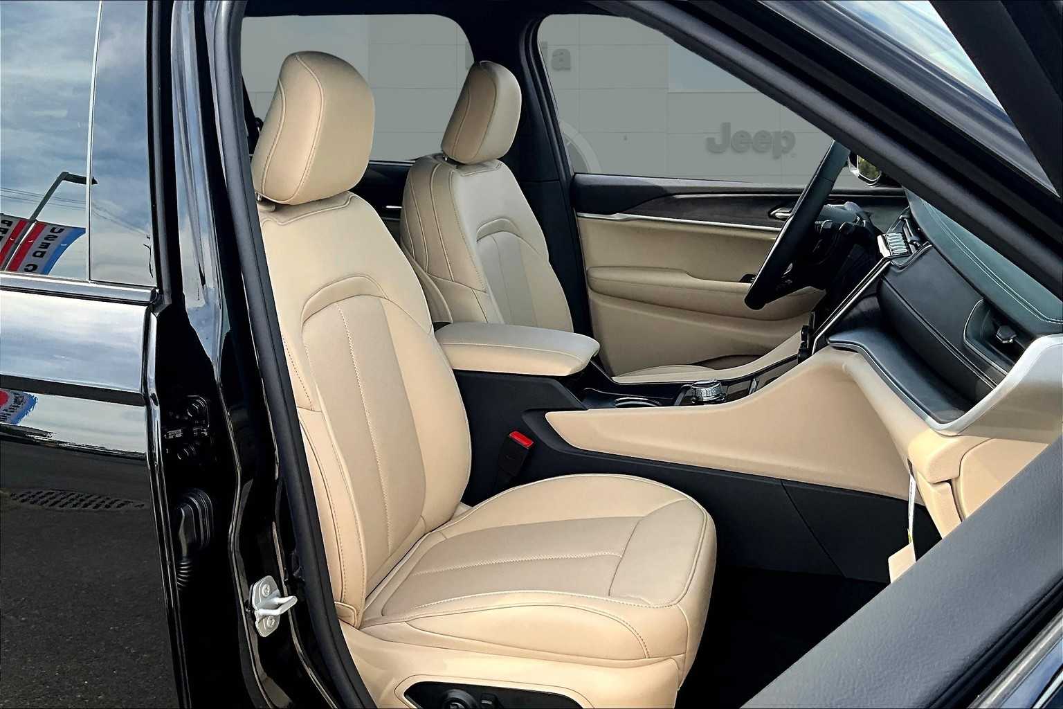 Thumbnail: 2025 Jeep Grand Cherokee L - 14