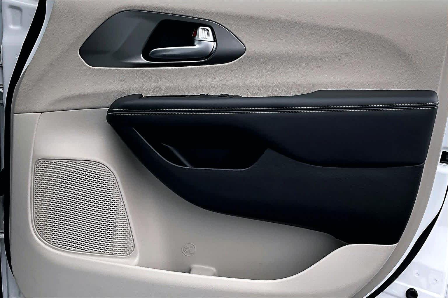 Thumbnail: 2024 Chrysler Pacifica - 29