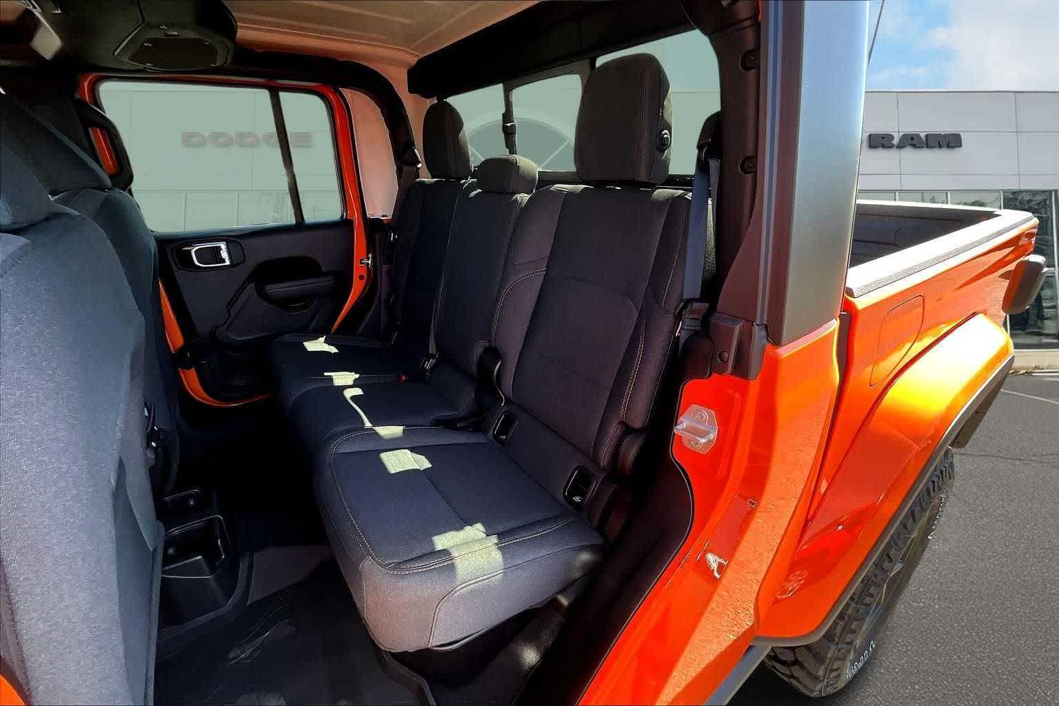 Thumbnail: 2025 Jeep Gladiator - 14