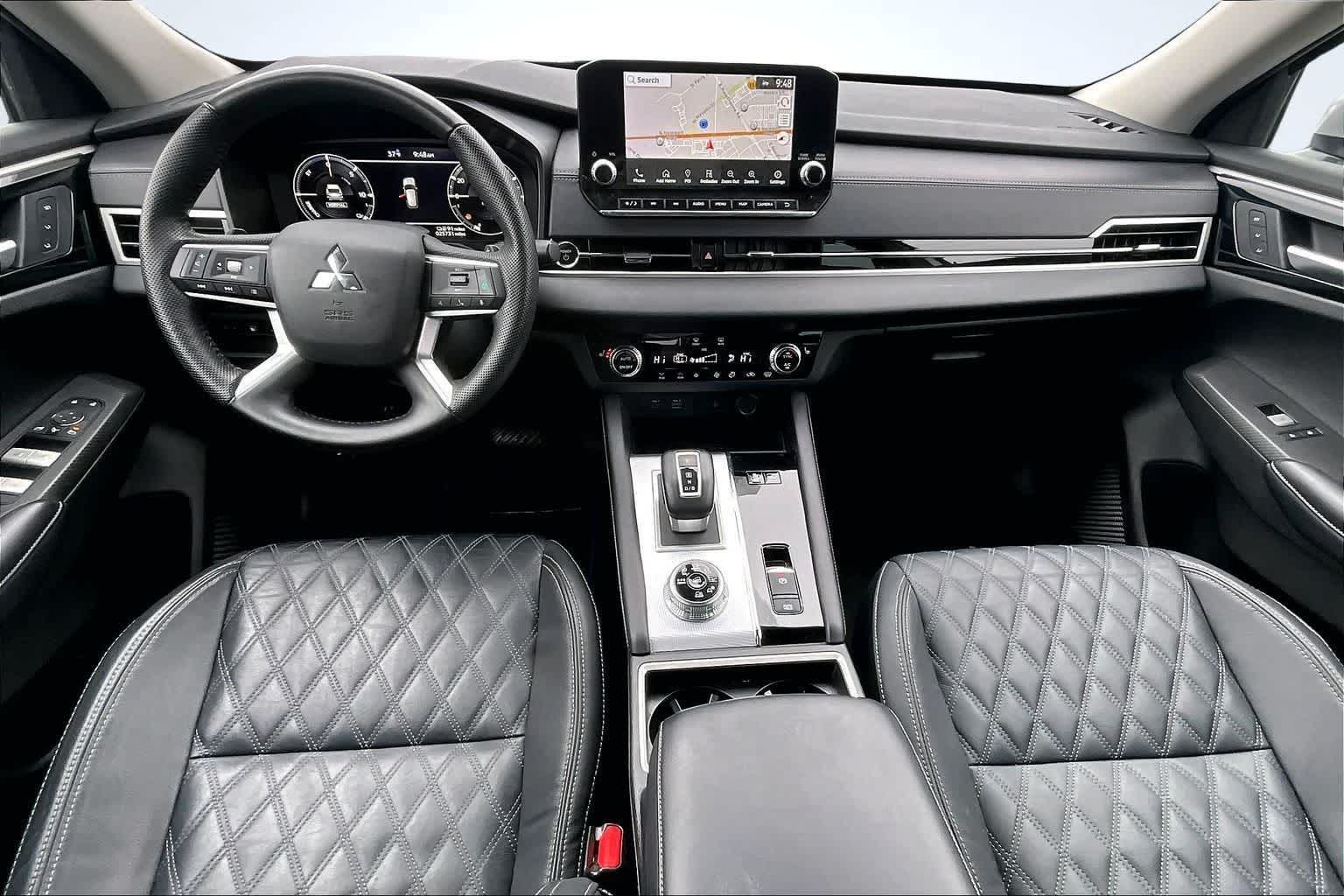 Thumbnail: 2023 Mitsubishi Outlander - 10