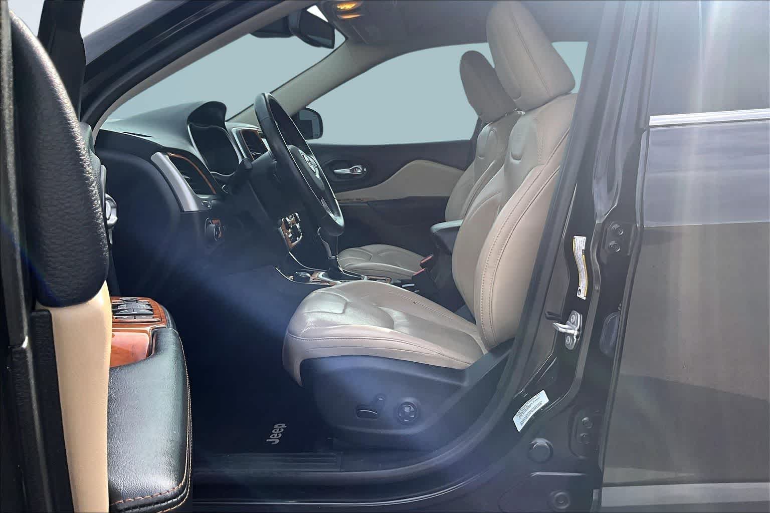 Thumbnail: 2015 Jeep Cherokee - 11