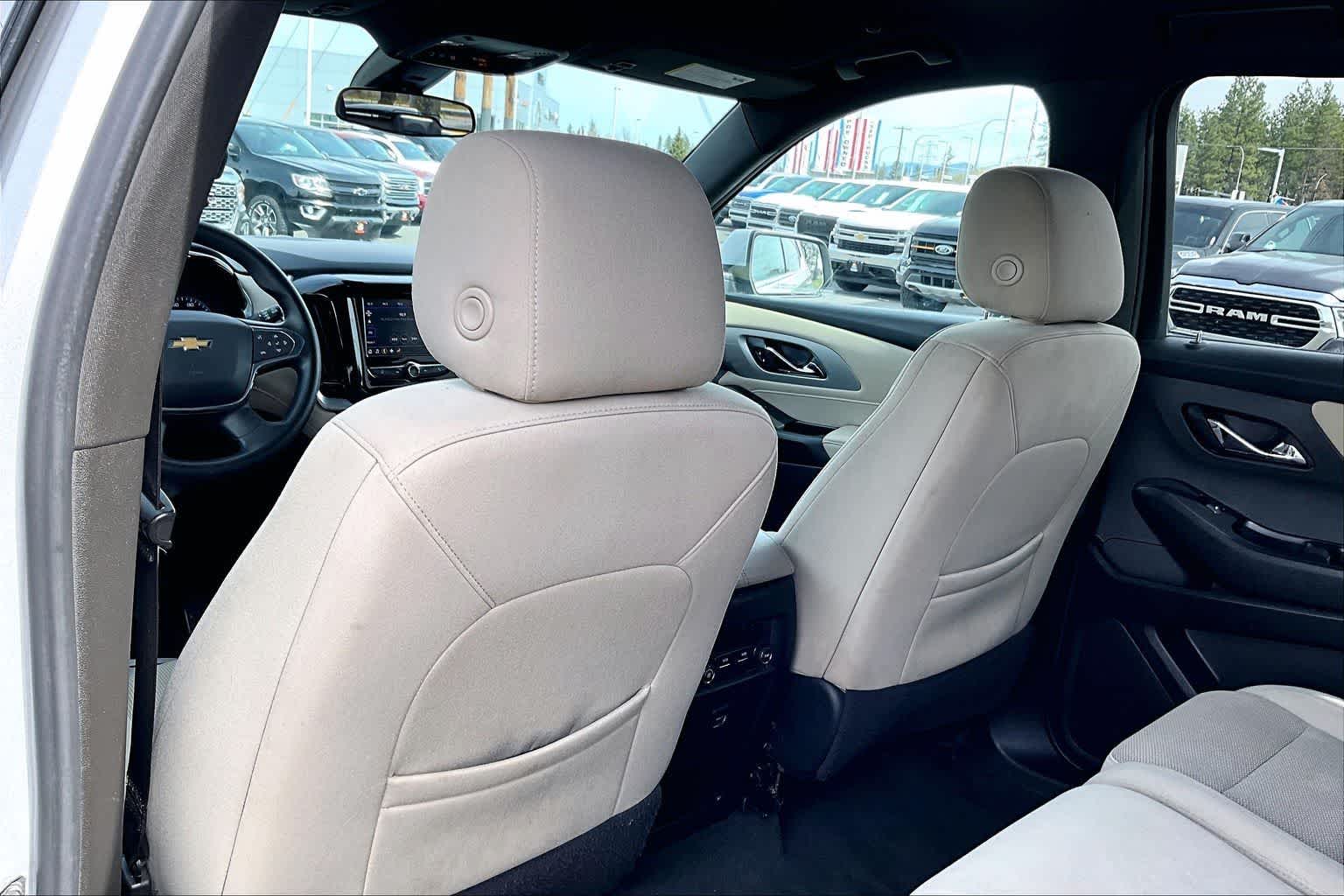 Thumbnail: 2022 Chevrolet Traverse - 12