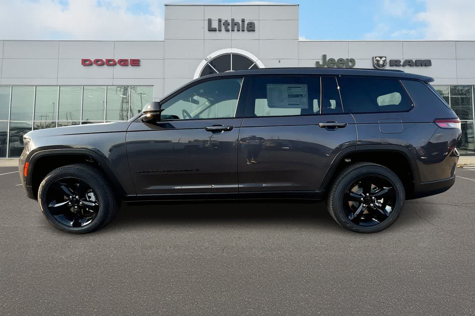 Thumbnail: 2025 Jeep Grand Cherokee L - 3