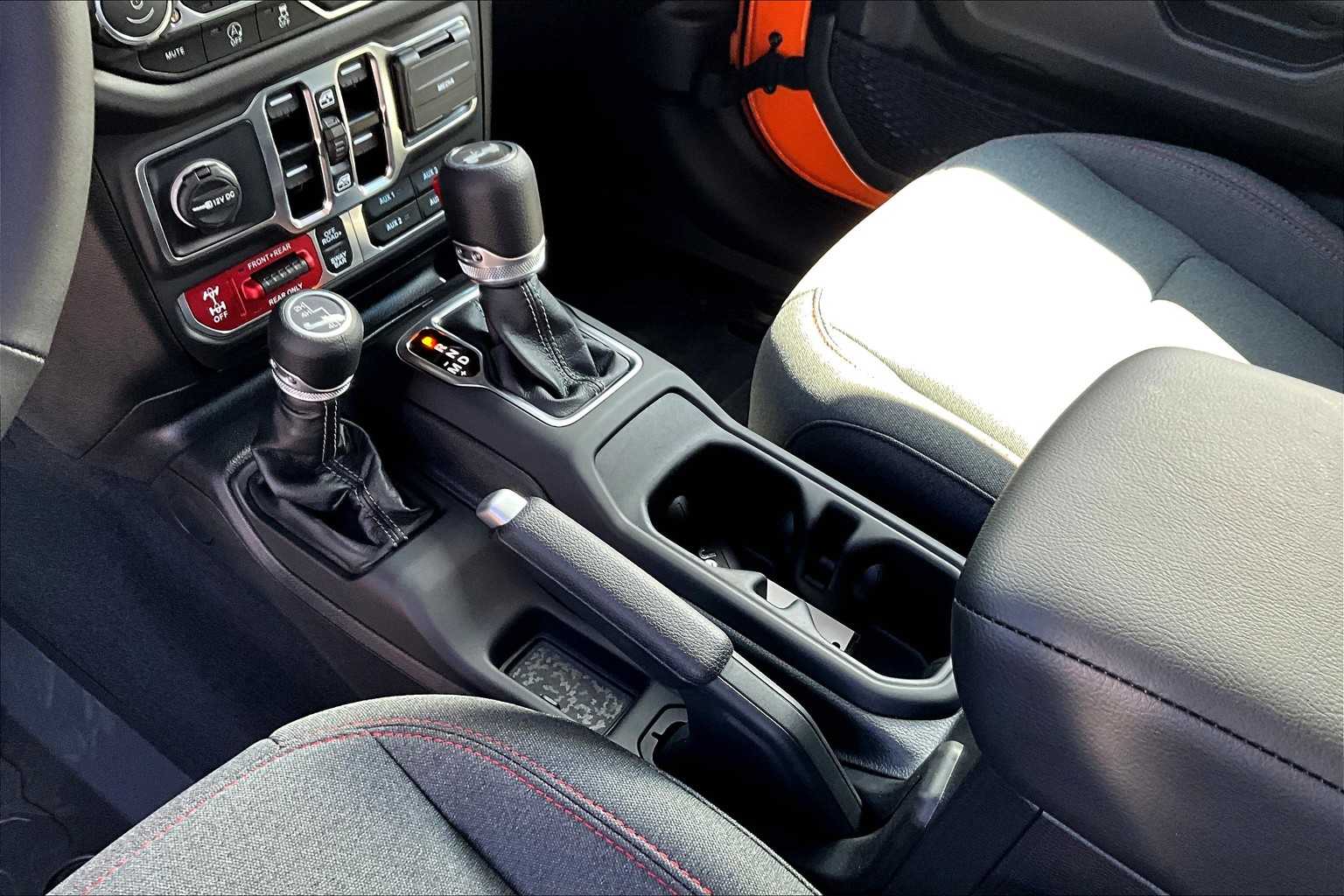 Thumbnail: 2025 Jeep Wrangler - 17