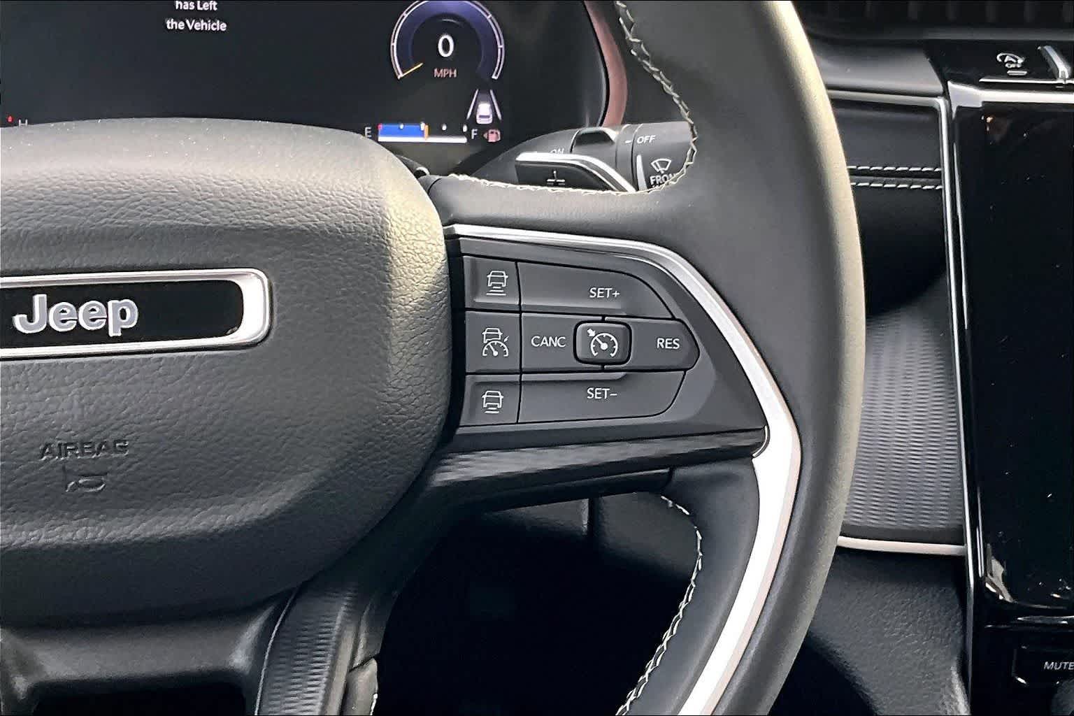 Thumbnail: 2024 Jeep Grand Cherokee - 26