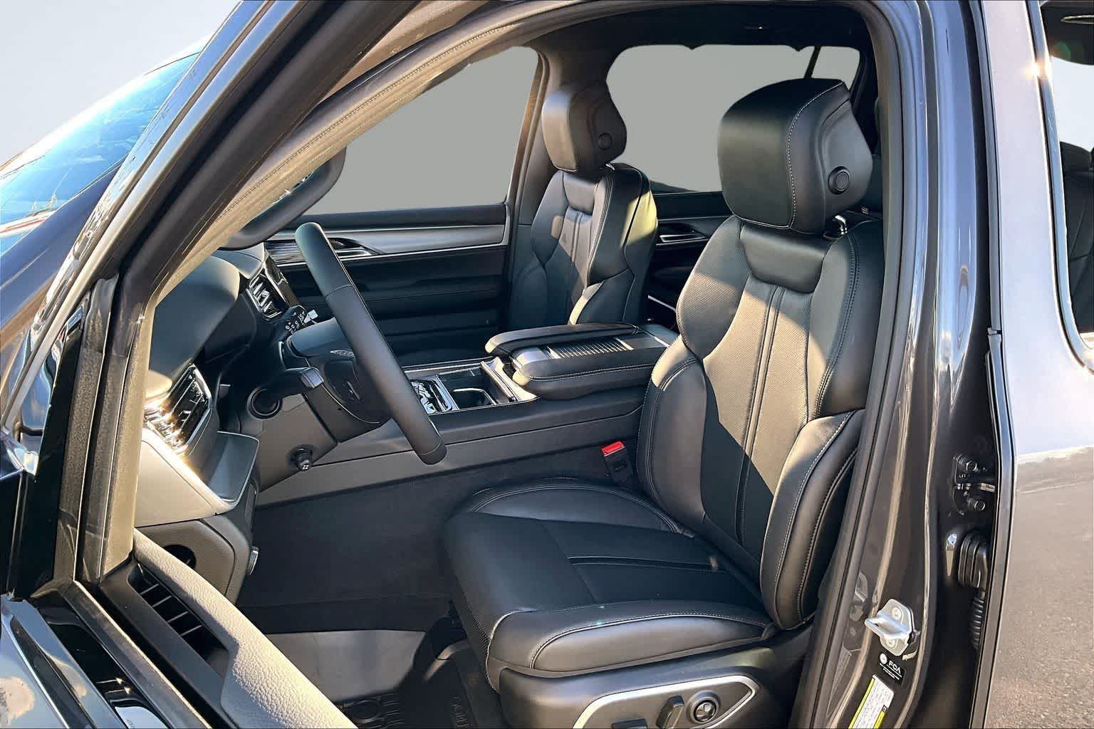 Thumbnail: 2026 Jeep Grand Wagoneer L - 11