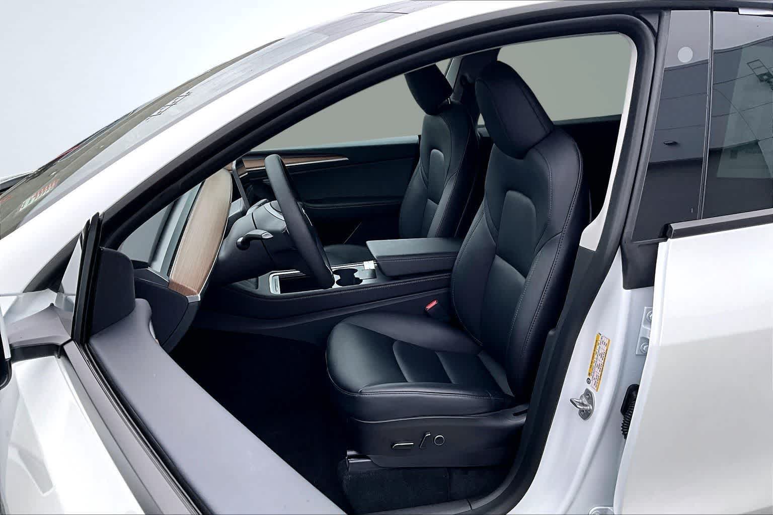 Thumbnail: 2023 Tesla Model Y - 11