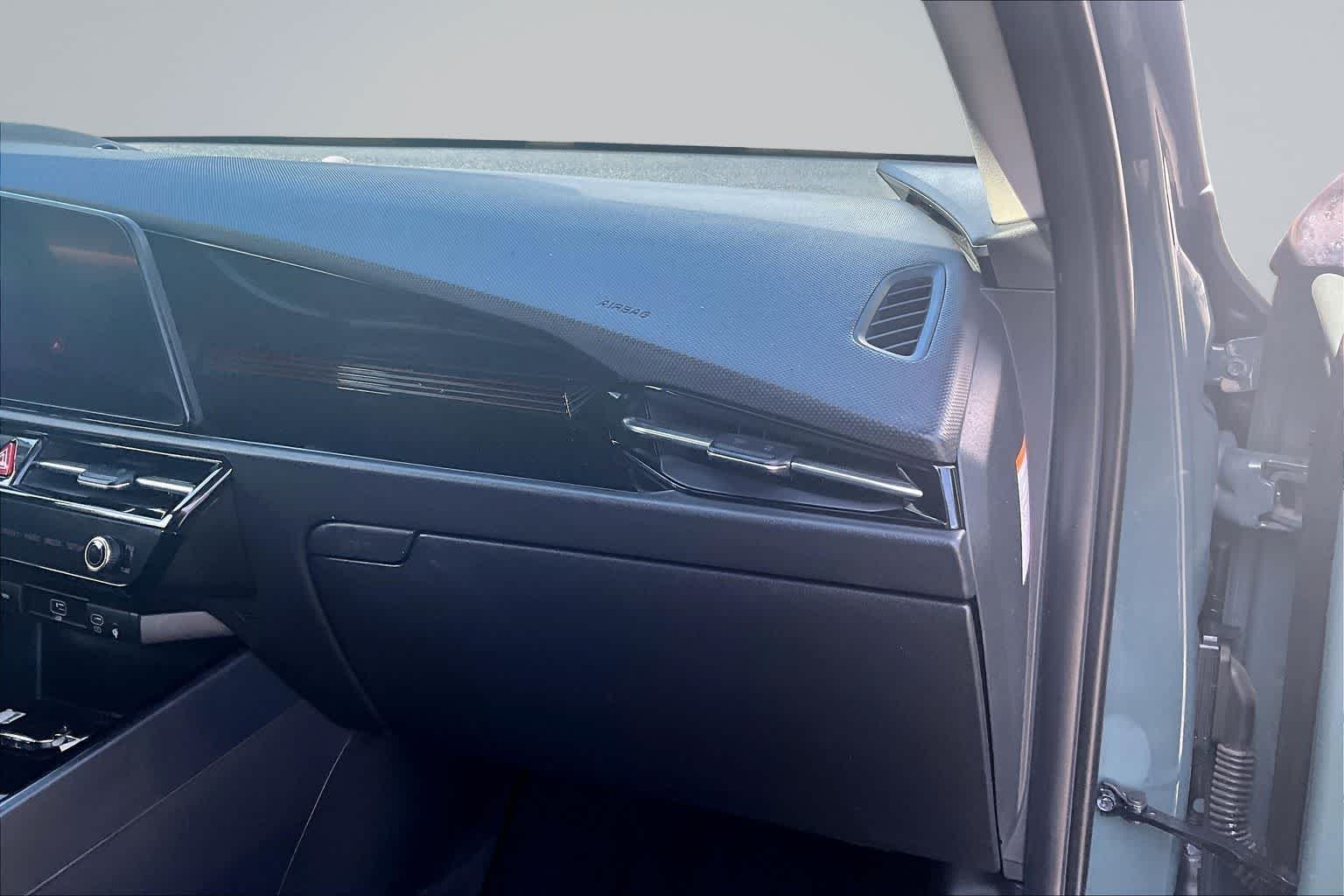 Thumbnail: 2023 Kia Niro - 23