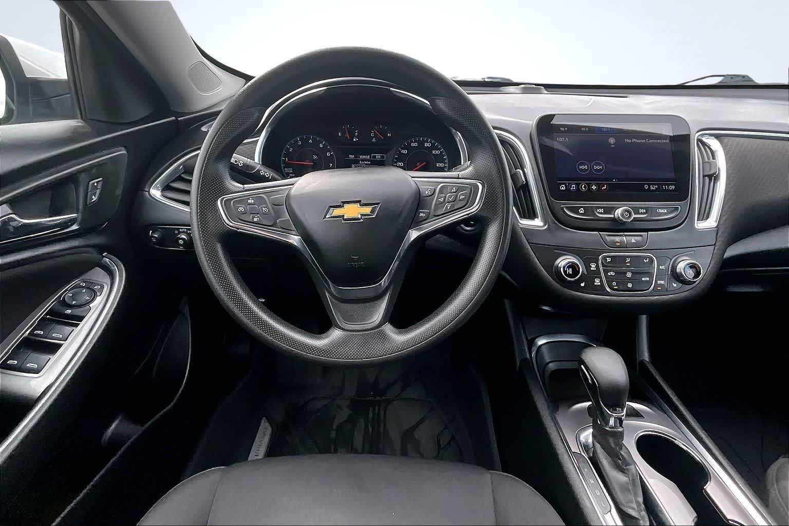 Thumbnail: 2021 Chevrolet Malibu - 15