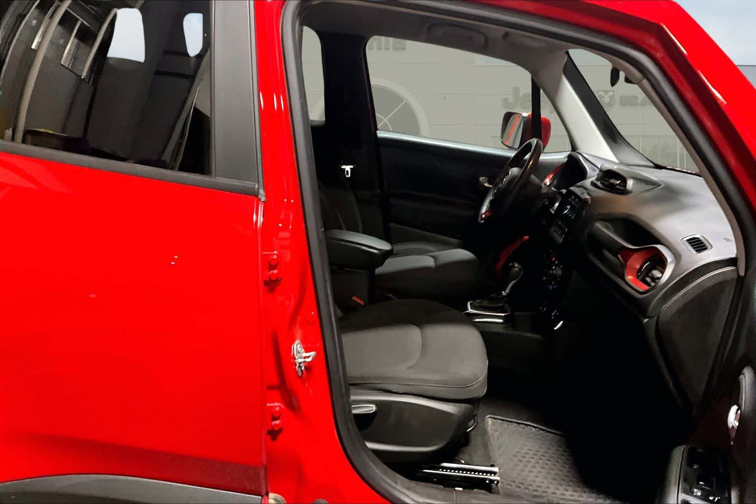 Thumbnail: 2022 Jeep Renegade - 14