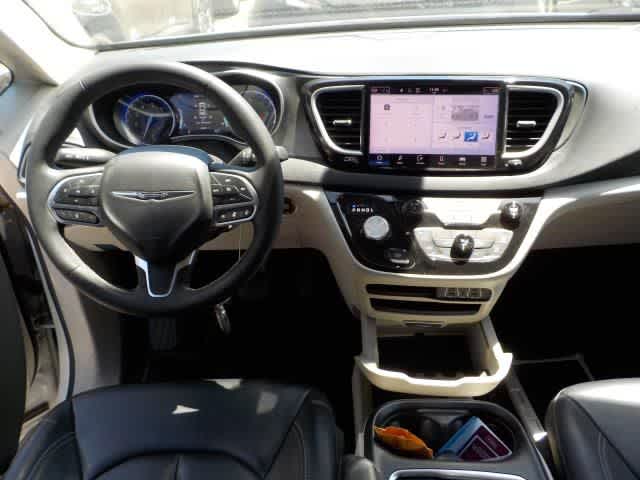 Thumbnail: 2023 Chrysler Pacifica - 5