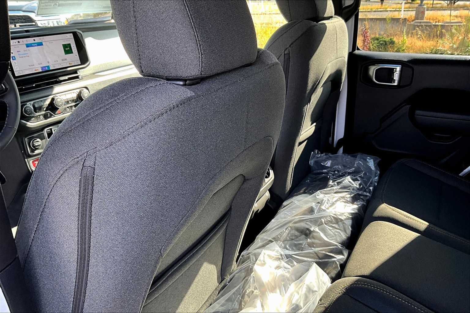 Thumbnail: 2025 Jeep Gladiator - 12