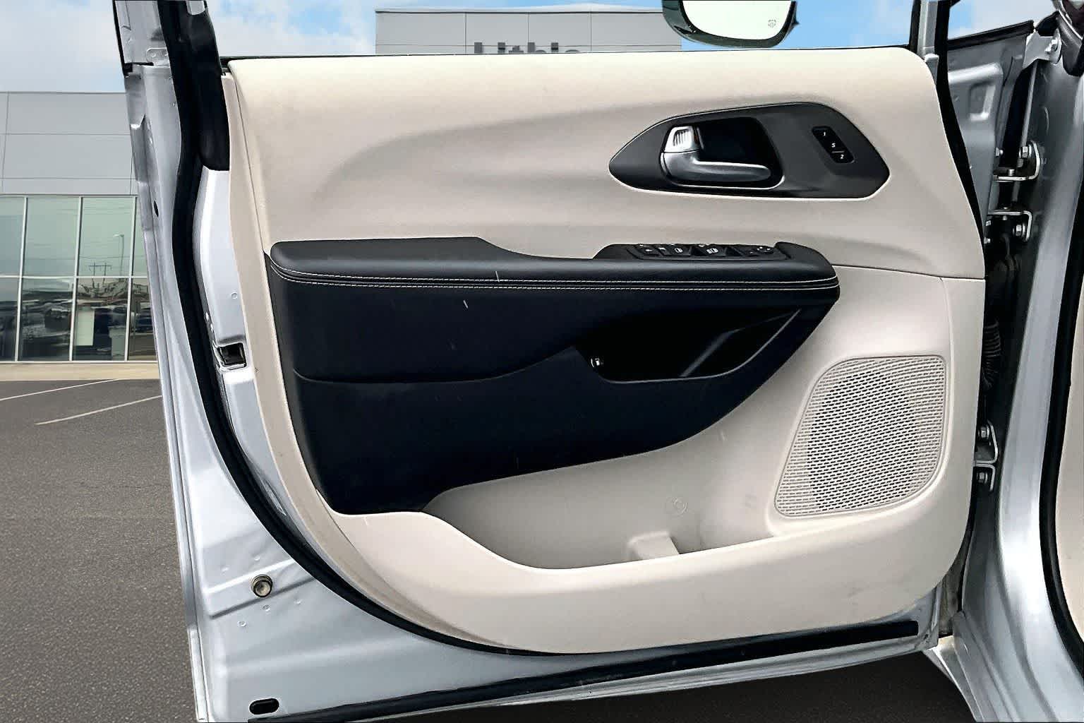 Thumbnail: 2024 Chrysler Pacifica - 28