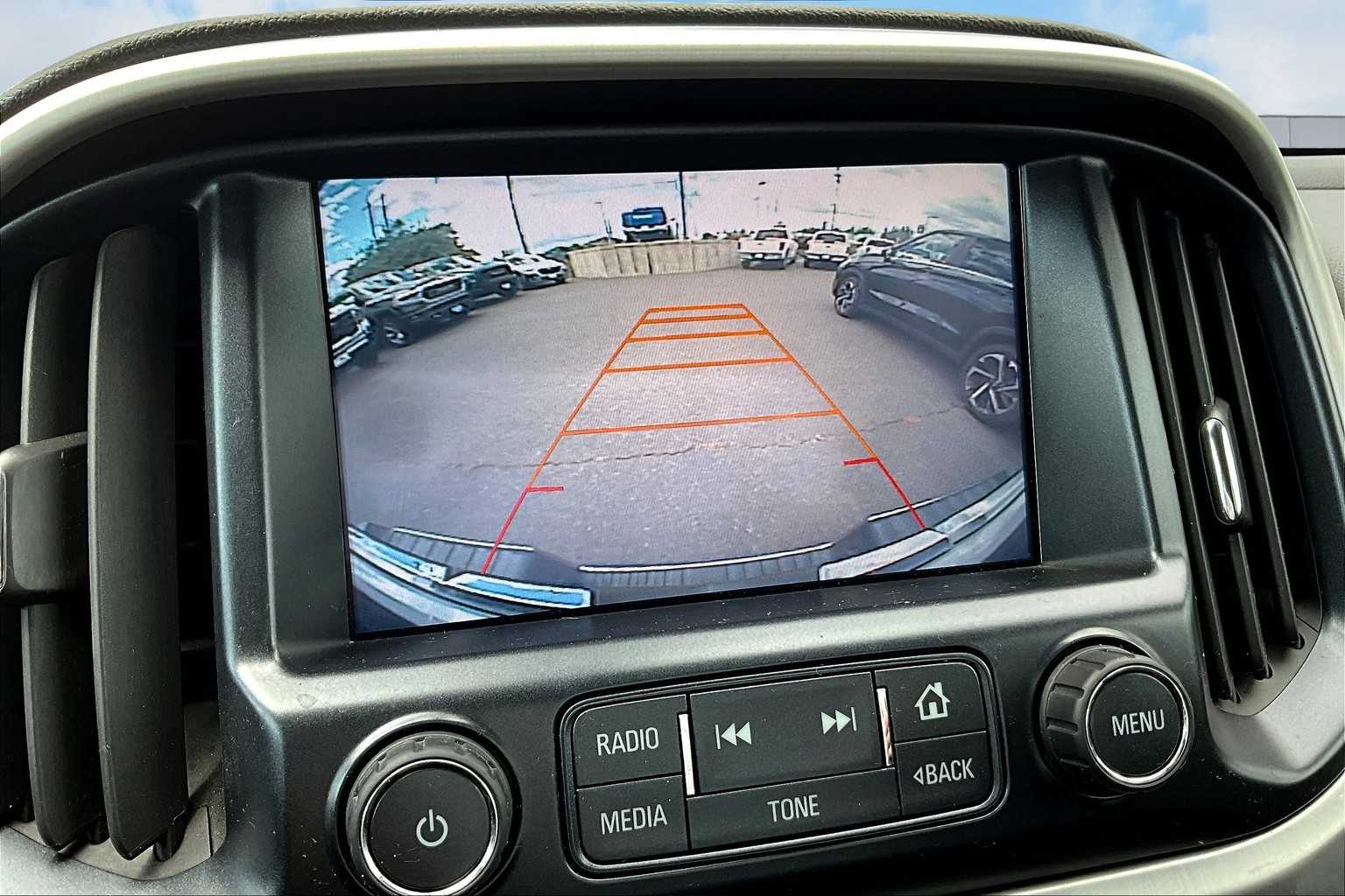2016 GMC Canyon SLE 23