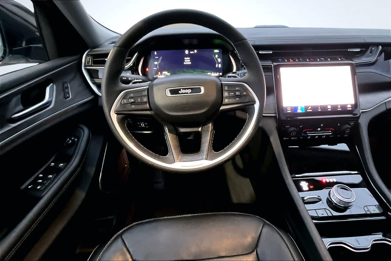 Thumbnail: 2022 Jeep Grand Cherokee - 15