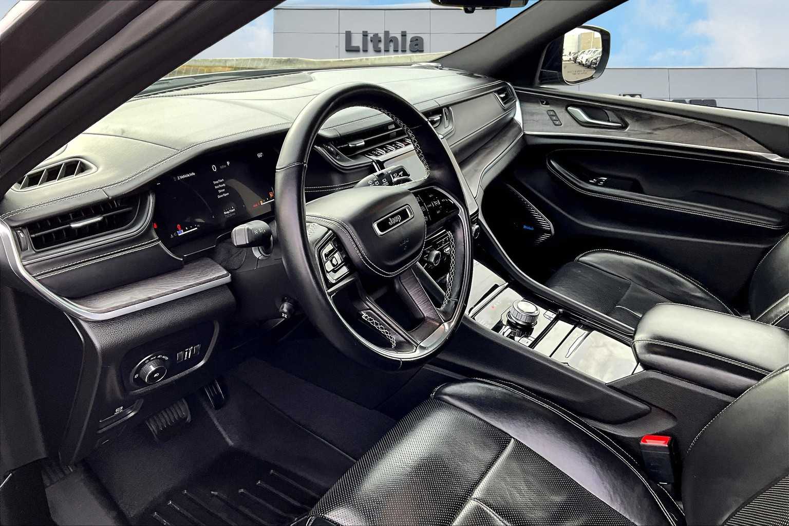 2021 Jeep Grand Cherokee Overland photo 2