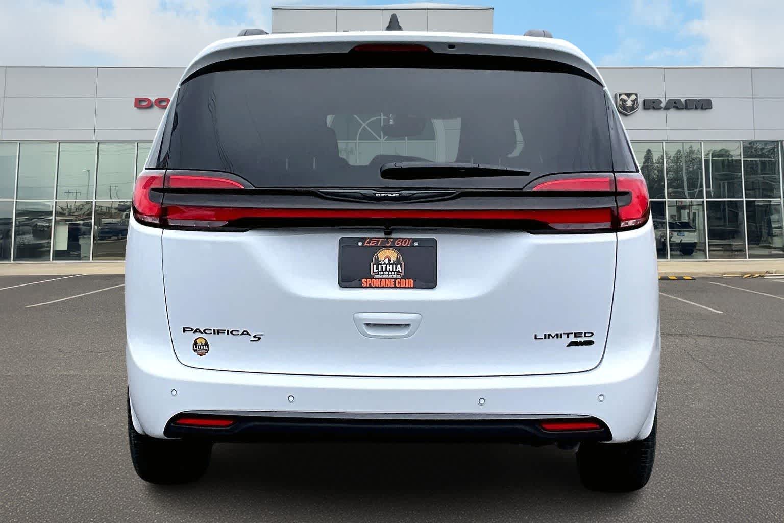 Thumbnail: 2026 Chrysler Pacifica - 5