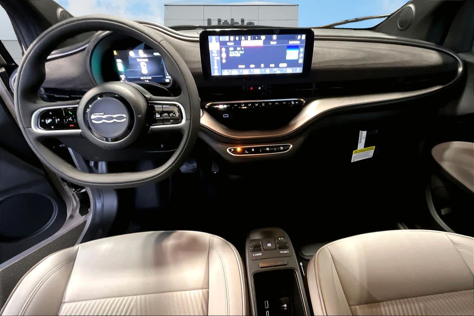 Thumbnail: 2025 Fiat 500e - 10