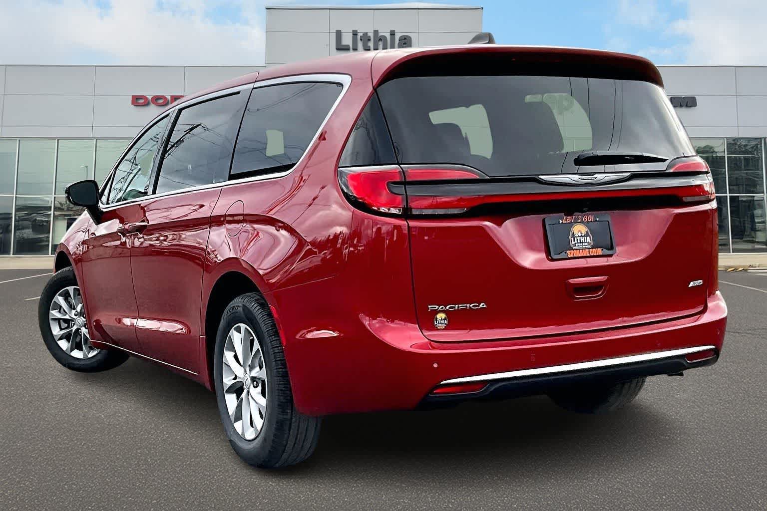 Thumbnail: 2026 Chrysler Pacifica - 4