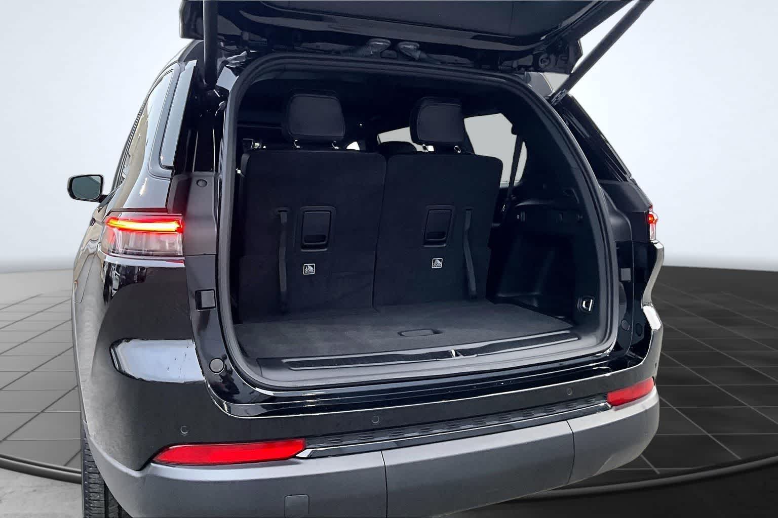 Thumbnail: 2025 Jeep Grand Cherokee L - 19