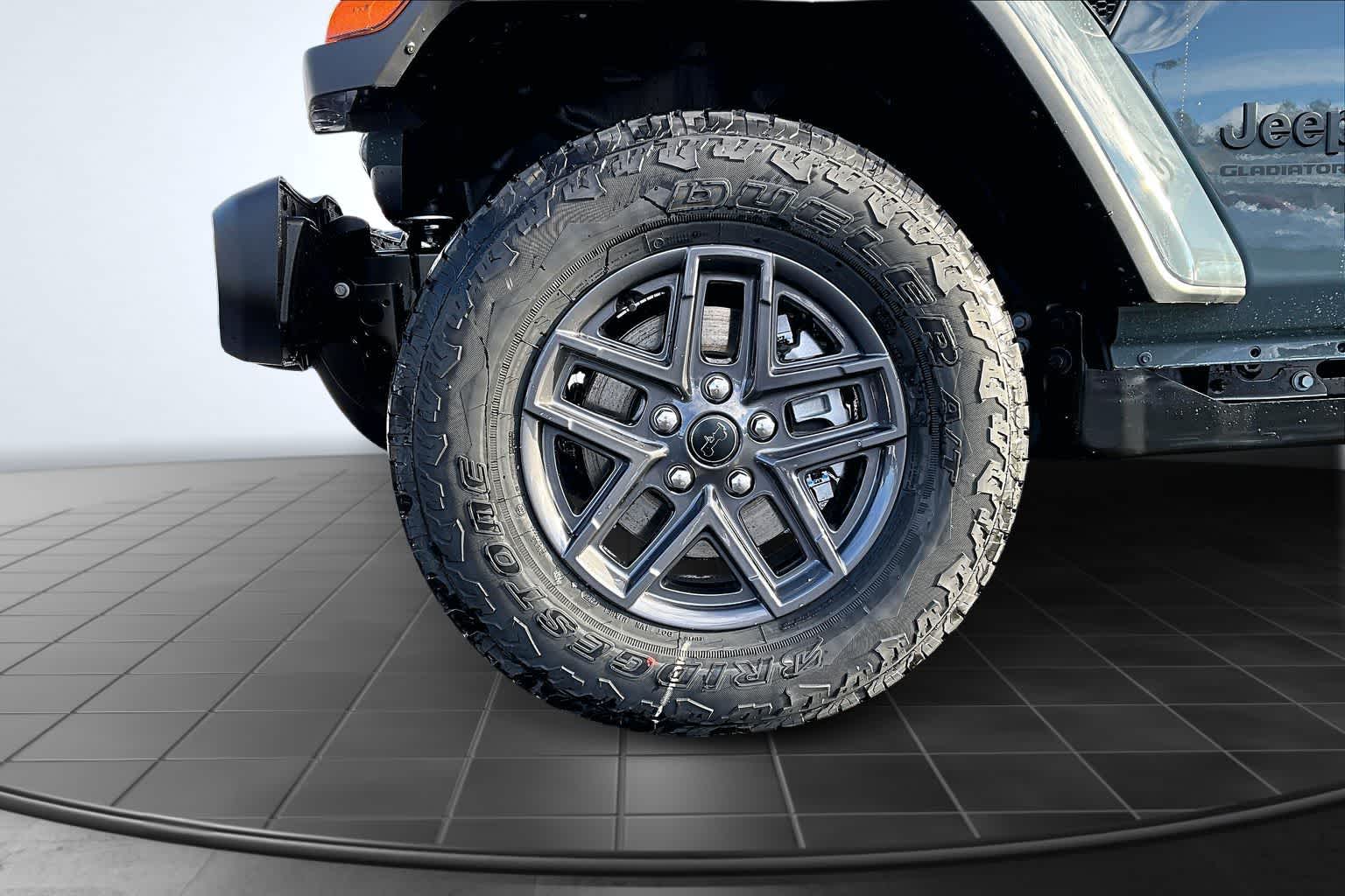 Thumbnail: 2026 Jeep Gladiator - 8