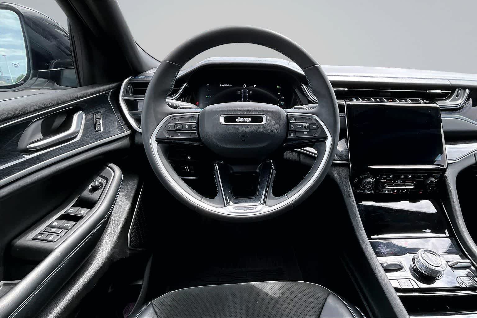 Thumbnail: 2022 Jeep Grand Cherokee - 14