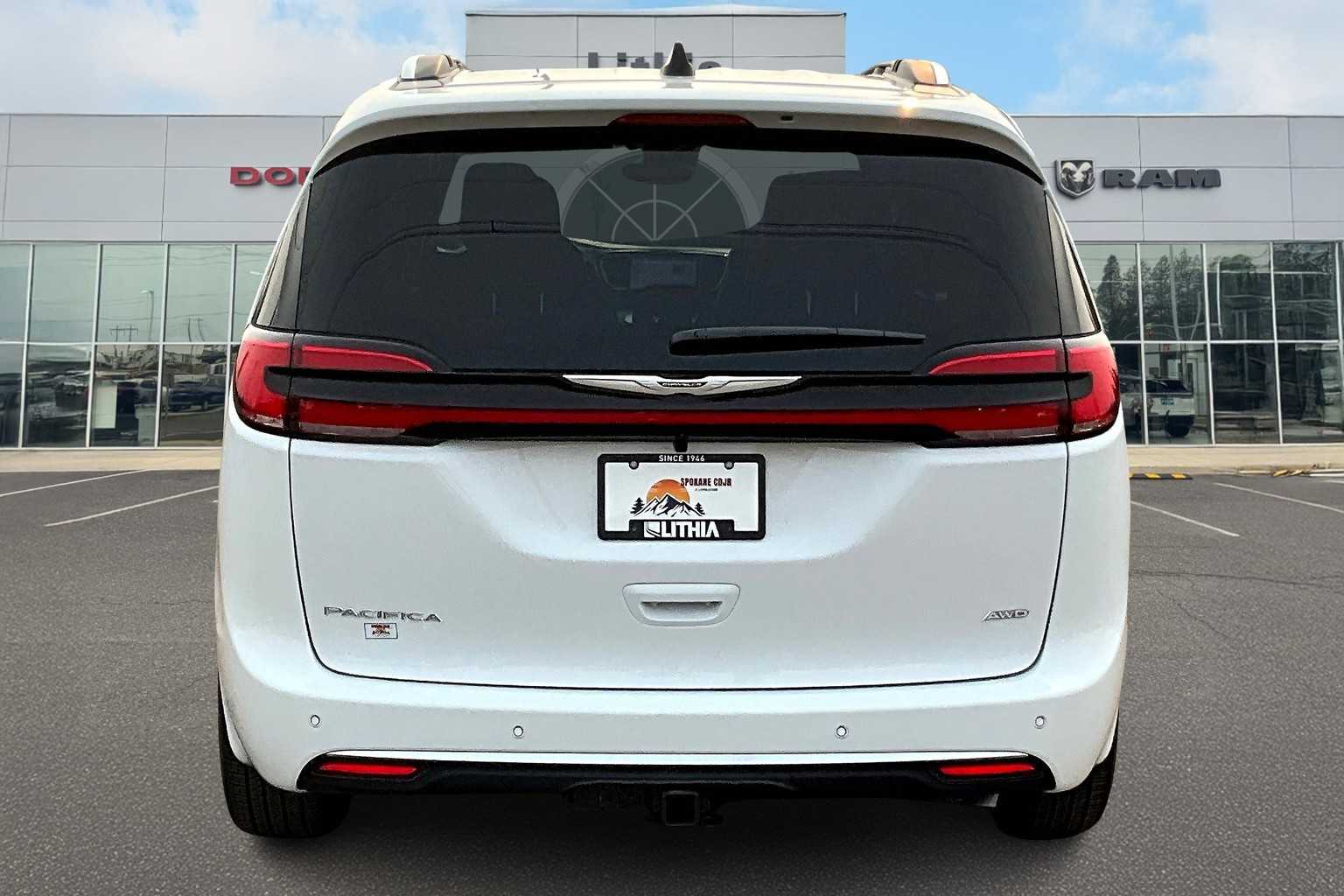 Thumbnail: 2026 Chrysler Pacifica - 5