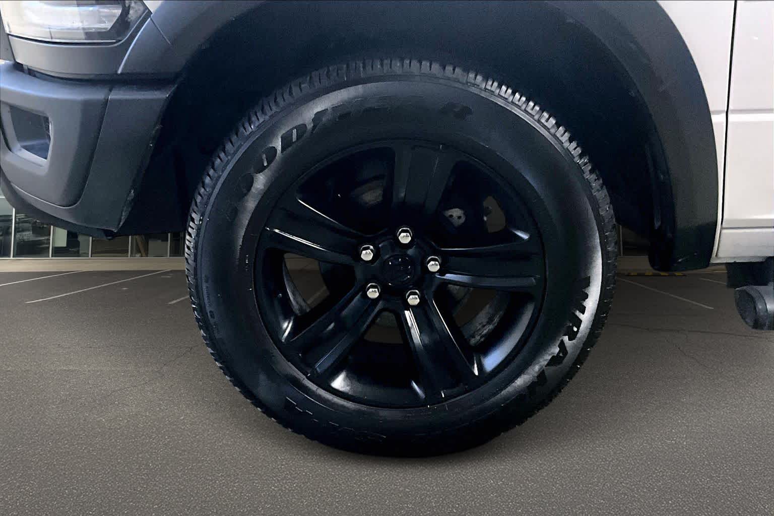 Thumbnail: 2020 RAM 1500 Classic - 8