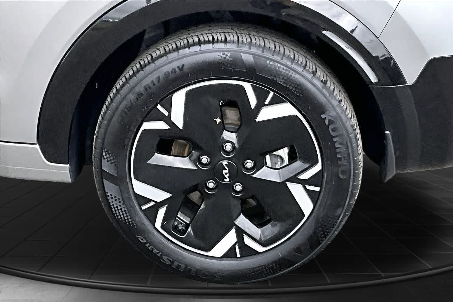 Thumbnail: 2024 Kia Niro - 36