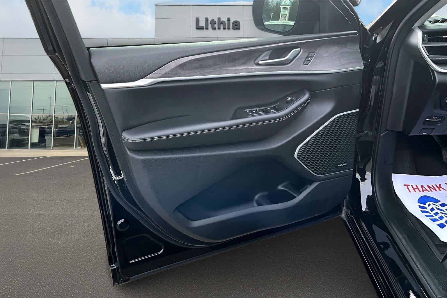 Thumbnail: 2023 Jeep Grand Cherokee - 28