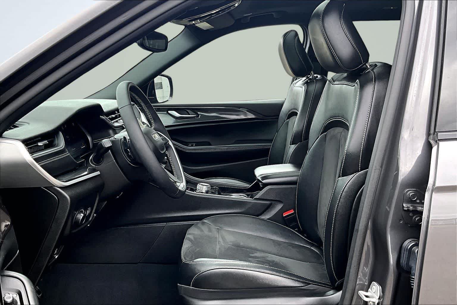 Thumbnail: 2023 Jeep Grand Cherokee L - 11