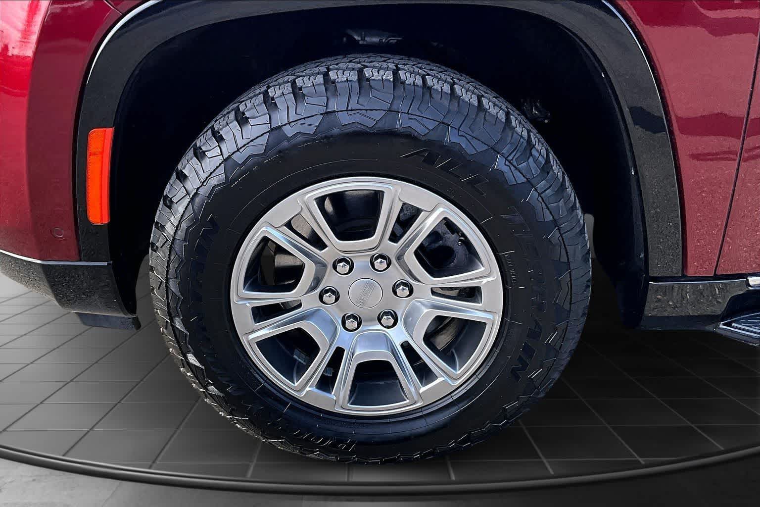 Thumbnail: 2022 Jeep Wagoneer - 8