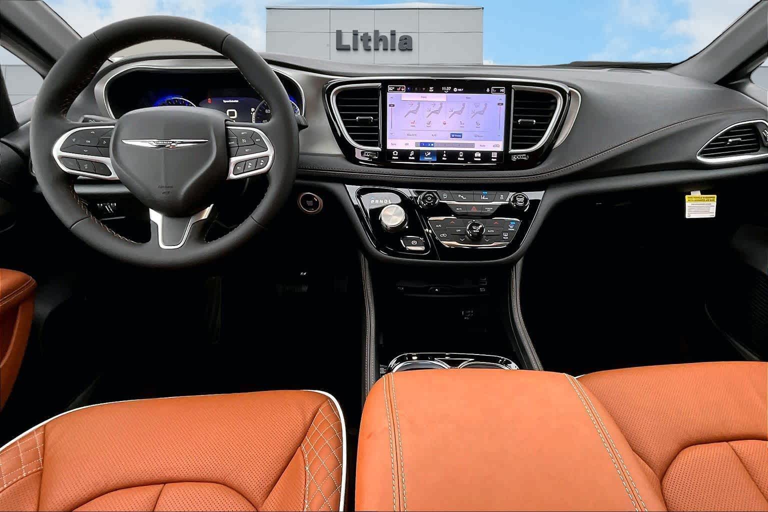 Thumbnail: 2026 Chrysler Pacifica - 10