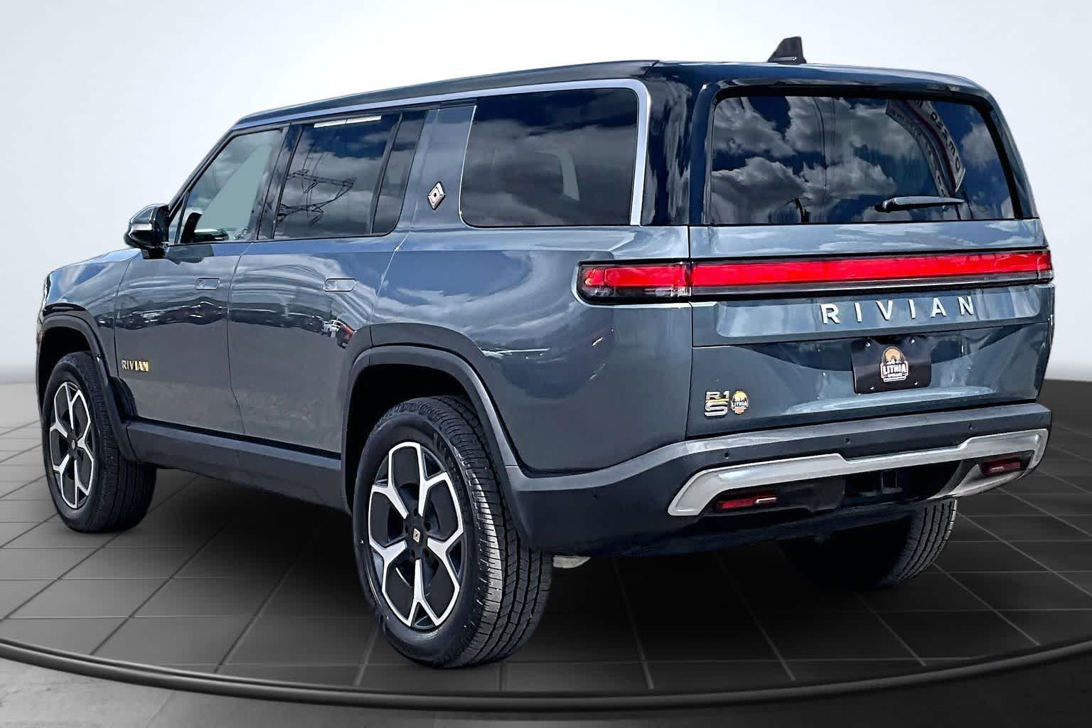 Thumbnail: 2023 Rivian R1S - 3