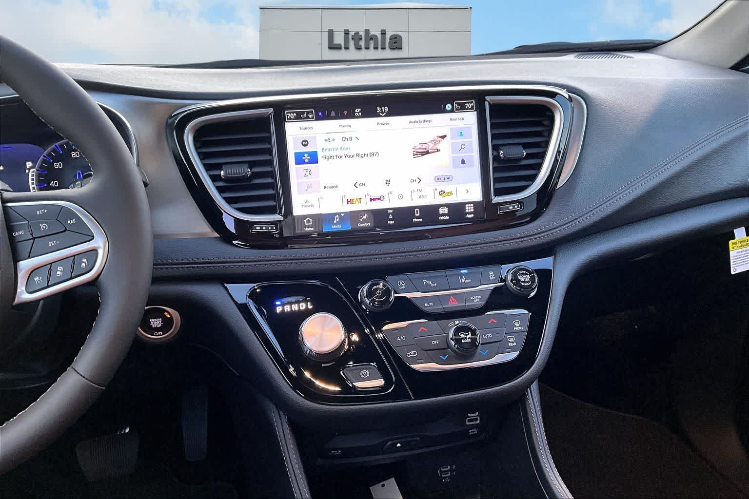 Thumbnail: 2026 Chrysler Pacifica - 16