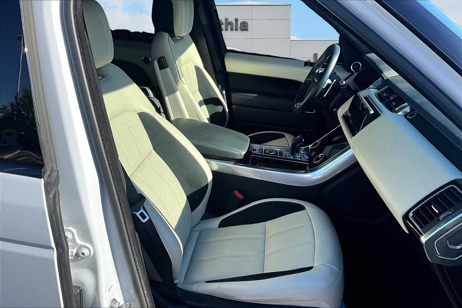 Thumbnail: 2020 Land Rover Range Rover Sport - 14
