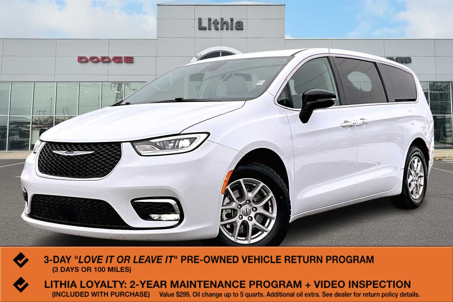 2024 Chrysler Pacifica Touring L's photo