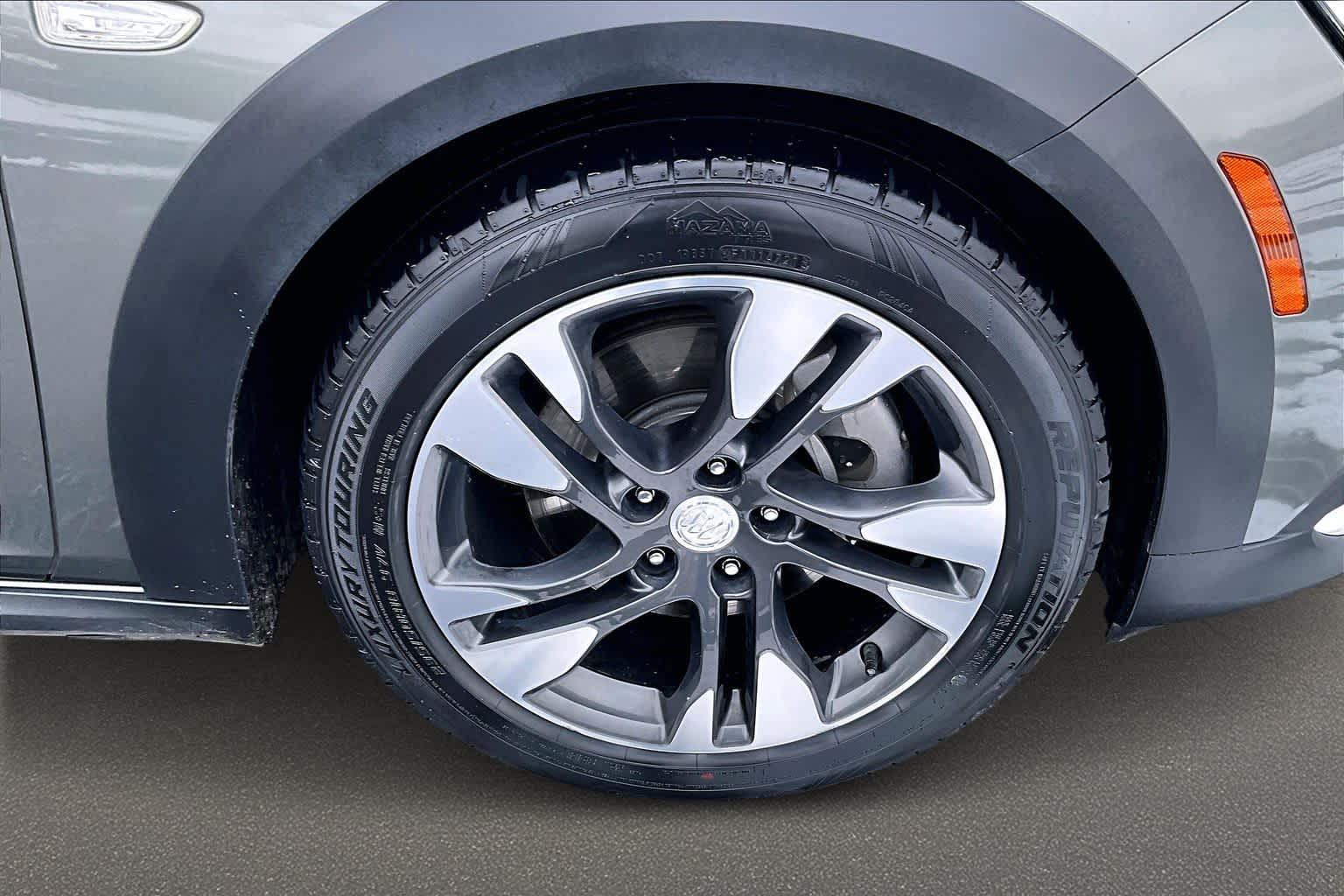 Thumbnail: 2018 Buick Regal - 34