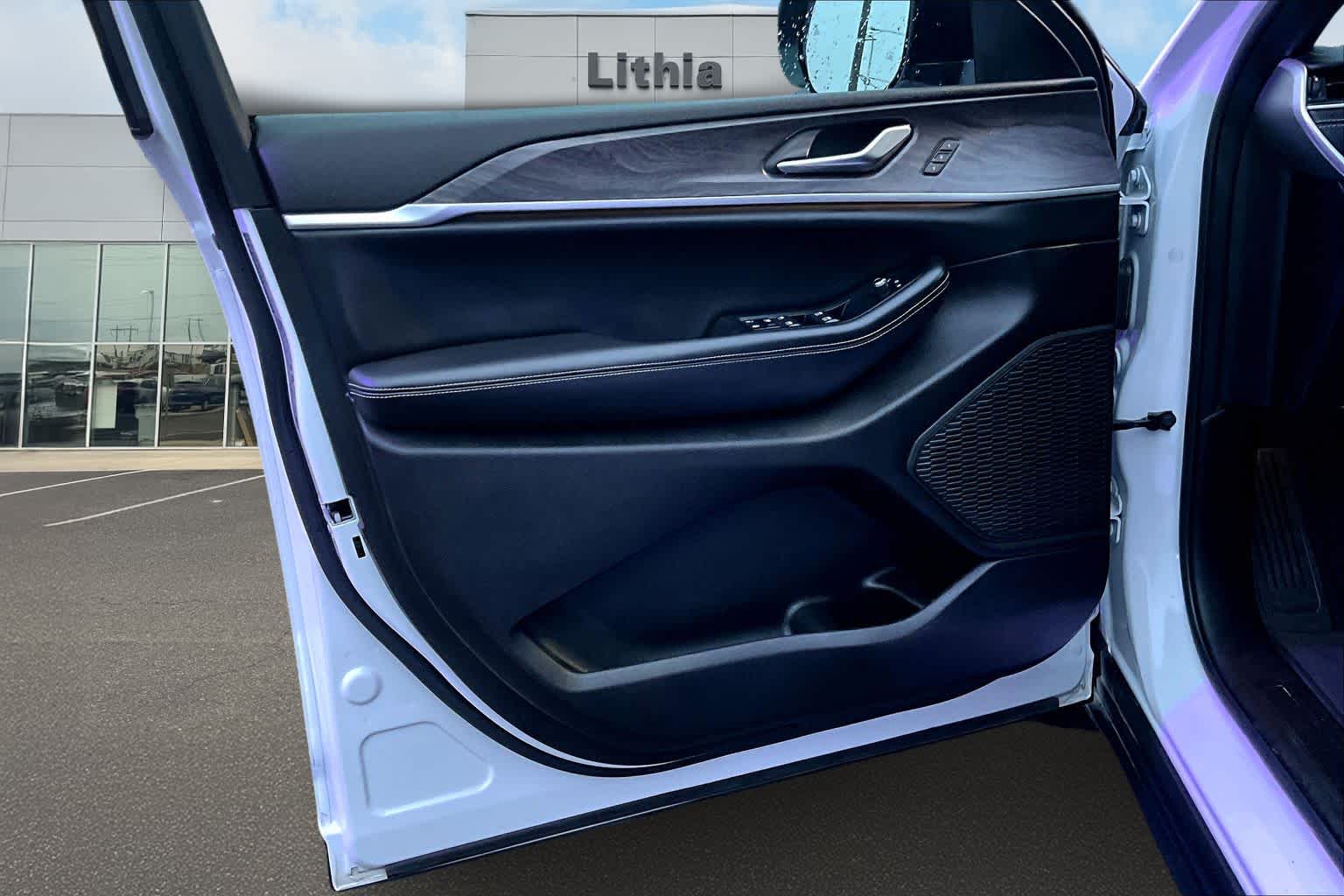 Thumbnail: 2024 Jeep Grand Cherokee - 28