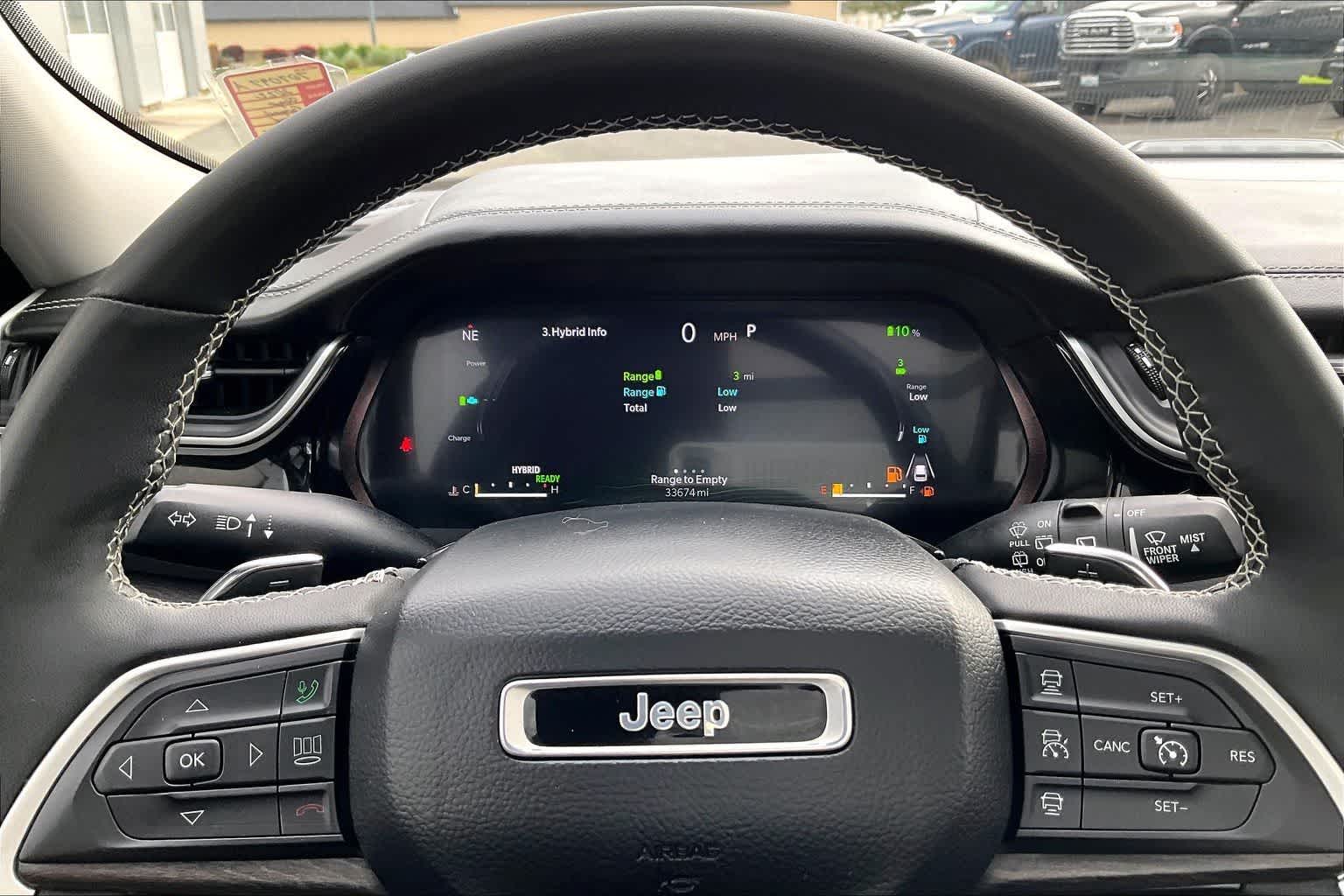Thumbnail: 2022 Jeep Grand Cherokee - 17